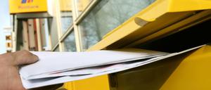 Bei Einwurf Ärger? Die Post hat sich ehrgeizige Ziele gesetzt, was die Beförderung der Briefe angeht. Nicht immer kann sie diese erfüllen.
