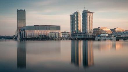 Am Wasser gebaut. In den Treptowers hat auch das Bundeskriminalamt eine Zweigstelle. 