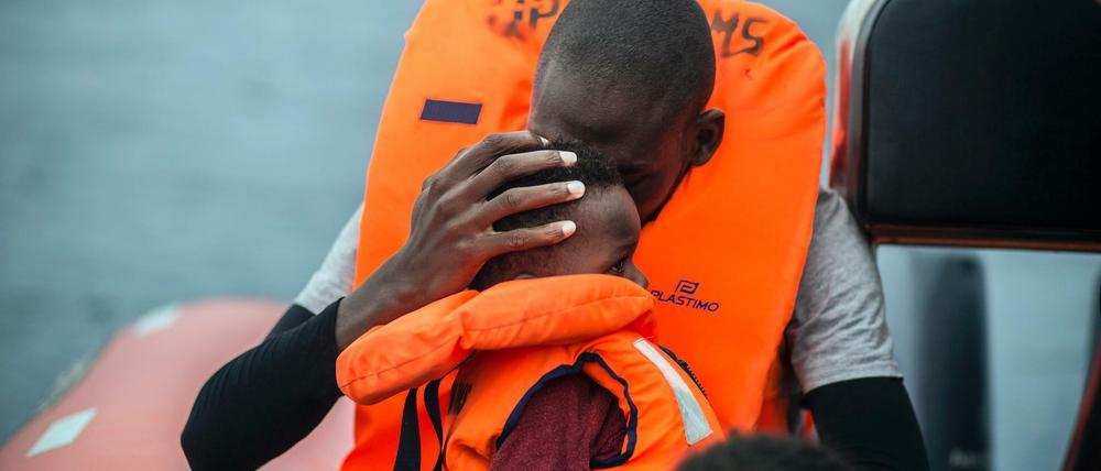 Immer wieder versuchen Menschen, das Mittelmeer zu überqueren.
