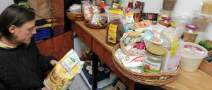 Leben ohne Geld. Raphael Fellmer aus Kleinmachnow sammelt weggeworfene Lebensmittel.