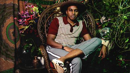 Afrobeats treffen auf persönliche Texte. Sinkane versucht sich mit seinem Album „Dépaysé“ an einem ungewöhnlichen Mix.