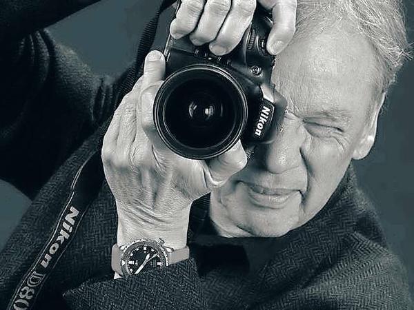 Der Fotograf. Harald Schmitt, 71, fotografiert noch immer weltweit.