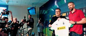 Willkommen. Borussias Sportdirektor Max Eberl stellt den neuen Trainer Marco Rose (rechts) vor. 