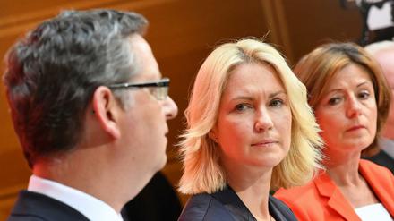 Manuela Schwesig (M), Malu Dreyer (r) und Thorsten Schäfer-Gümbel am Montag in Berlin. 