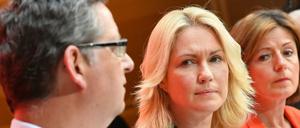 Manuela Schwesig (M), Malu Dreyer (r) und Thorsten Schäfer-Gümbel am Montag in Berlin. 