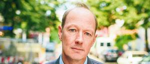 Unverfroren und angriffslustig: Der Satiriker Martin Sonneborn hat das Brüsseler EU-Parlament zu seiner Bühne gemacht.