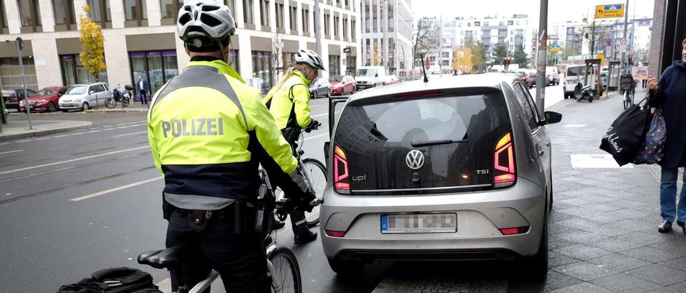 Die Fahrradpolizisten achten vor allem auf Verstöße von Rad- und Autofahrern.