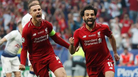 Abgedreht: Mohamed Salah (rechts) jubelt gemeinsam mit Liverpool-Kapitän Jordan Henderson nach seinem 1:0-Führungstreffer.