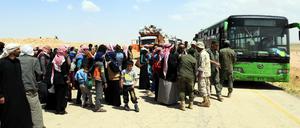 Syrische Flüchtlinge aus dem Flüchtlingslager Rukban in der Nähe der Grenze zu Jordanien.