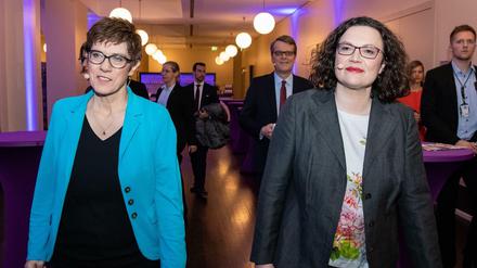Geteiltes Leid: Die SPD-Vorsitzende Andrea Nahles (rechts) und CDU-Chefin Annegret Kramp-Karrenbauer stehen beide in der Kritik.