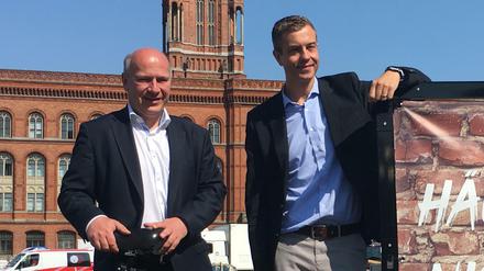 Kampagne mit Rad: Kai Wegner (links) und Stefan Evers verbinden Wohn- und Verkehrspolitik.