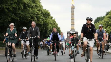 Jung und Alt nahm im vergangenen Jahr an der Fahrradsternfahrt in Berlin teil.