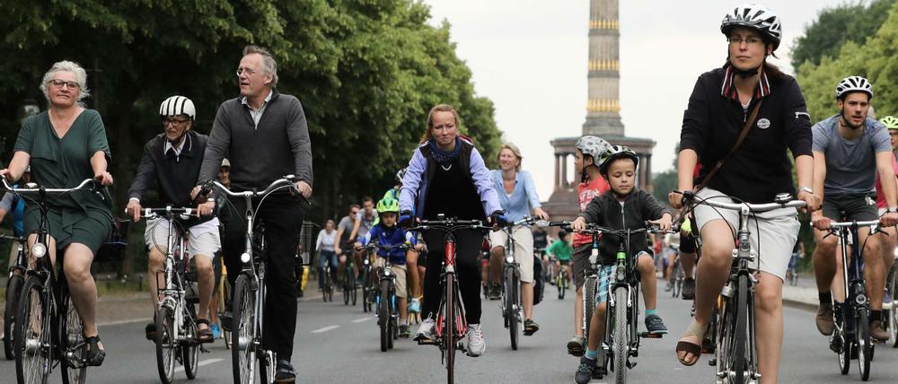Jung und Alt nahm im vergangenen Jahr an der Fahrradsternfahrt in Berlin teil.