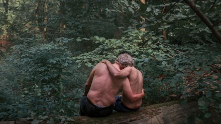 "Black Birds" von Heba Khamis: Jochen (71) verliebte sich in Mohamed (21), der zu der Zeit im Tiergarten als Stricher arbeitete. 