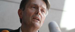 Werbung in eigener Sache: Rolf Mützenich am Sonntag vor dem Willy-Brandt-Haus, in dem die SPD-Führung tagte.