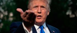 Die Welt in seiner Hand? Donald Trump im Garten des Weißen Hauses.