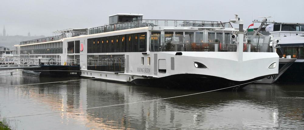 Das Flusskreuzfahrtschiff "Viking Sigyn" liegt auf der Donau.