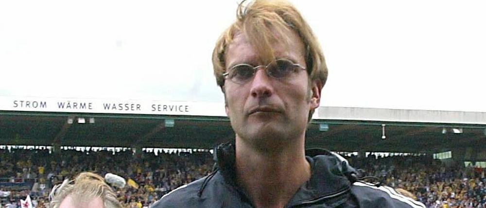 Bitterer Moment. Jürgen Klopp nach dem Spiel in Braunschweig im Mai 2003.