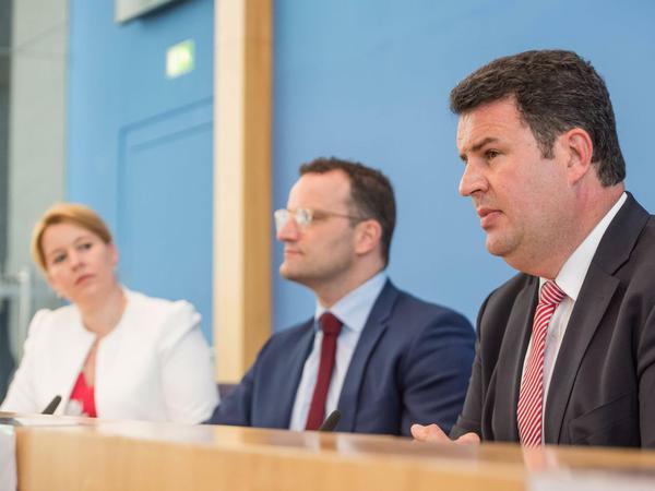 Die Ressortchefs Hubertus Heil (rechts), Jens Spahn und Franziska Giffey stellten am Dienstag die „Konzertierte Aktion Pflege“ vor.