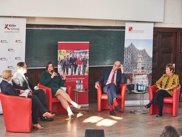 Podium beim Global University Leaders Council Hamburg.