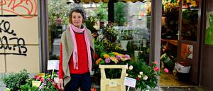 Anneliese Kleinschmidtin ihrem " Blumenparadies "in der Wrangelstraße. 