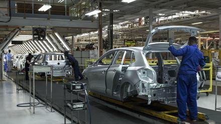 Entwicklungsminister Müller will, dass die deutsche Wirtschaft mehr in Afrika investiert - so wie VW mit seinem Werk im Südafrika.