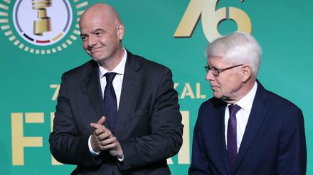 Miteinander: Vor dem Pokalfinale traf sich die DFB-Spitze um Reinhard Rauball (rechts) mit Fifa-Präsident Gianni Infantino.