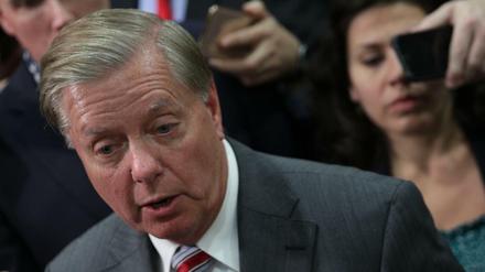 Der republikanische Senator Lindsey Graham will gemeinsam mit den Demokraten gegen 22 Rüstungsgeschäfte vorgehen.
