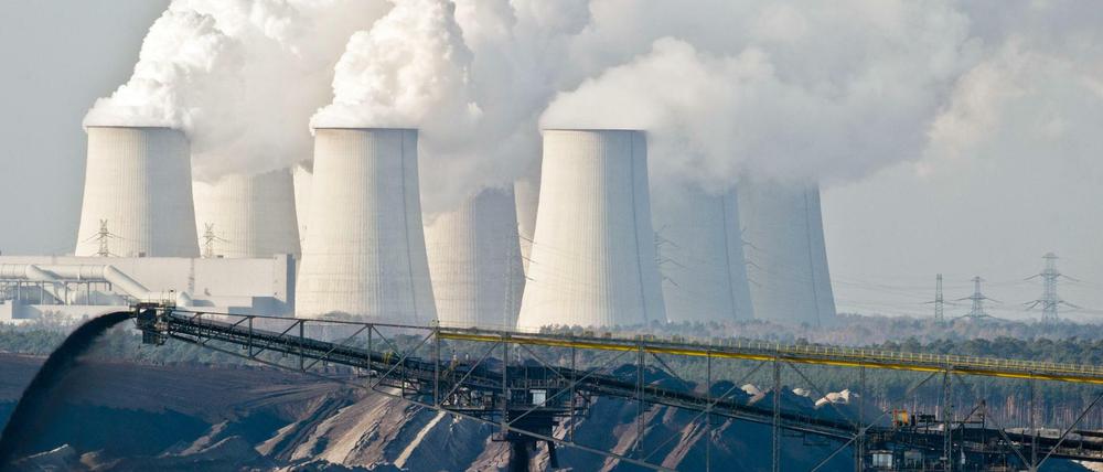 Blick in den Braunkohle-Tagebau der Vattenfall Europe AG unweit des brandenburgischen Jänschwalde (Spree-Neiße) nordöstlich von Cottbus.