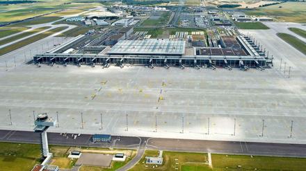 Am neuen Flughafen BER gibt es nach wie vor erhebliche Mängel. Der geplante Eröffnungstermin im Oktober 2020 ist unsicher.