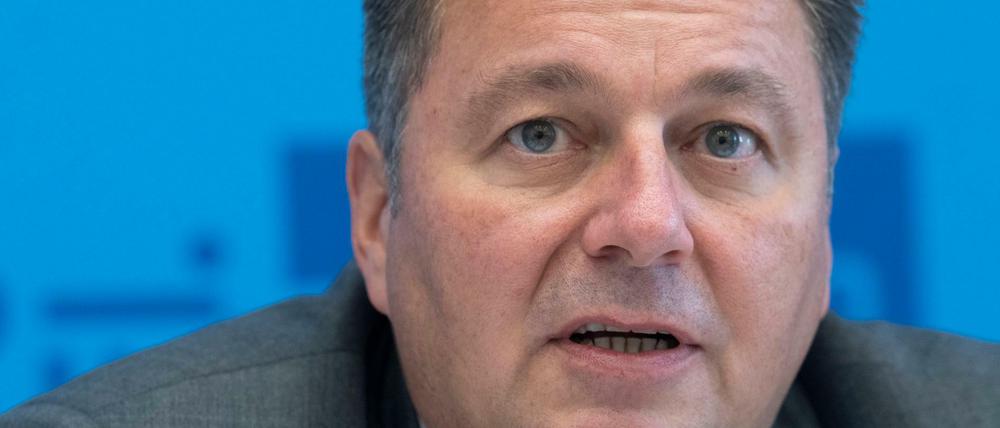 Berlins Innensenator Geisel verstärkt im Bereich Cyberangriffe die Zusammenarbeit mit dem Bundesamt für Verfassungsschutz .