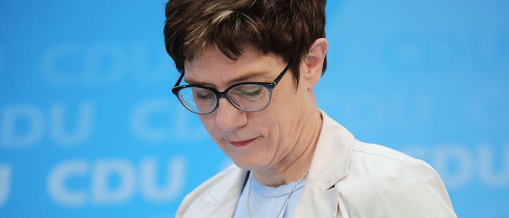 Die schlechten Umfragewerte für ihre Partei setzen auch die CDU-Chefin Annegret Kramp-Karrenbauer unter Druck.