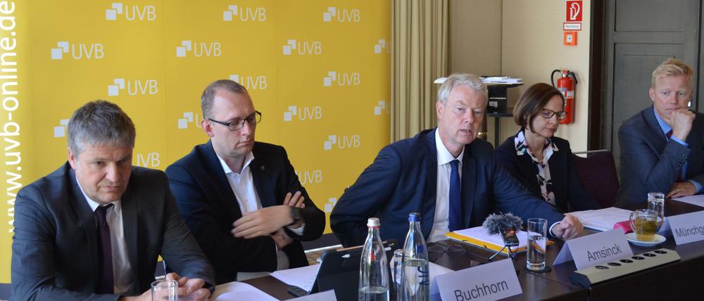 Die Unternehmensverbände Berlin Brandenburg stellen im Hotel Hilton Berlin aktuelle Azubi-Zahlen vor.