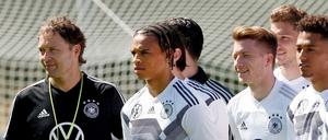 Doppelschicht. Parallel zum Auftakt der Frauen-WM sind auch diverse Männer-Nationalteams im Einsatz.