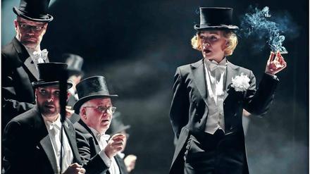 Rauchzeichen. Anika Mauer als Marlene Dietrich. 