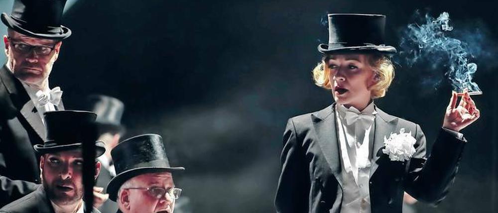 Rauchzeichen. Anika Mauer als Marlene Dietrich. 
