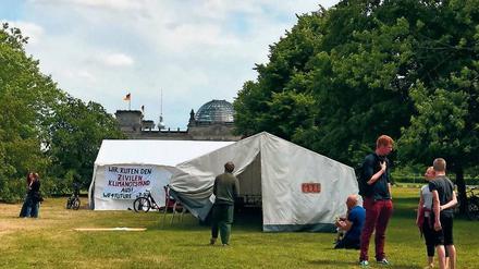 Protest. Ist ein Camp eine Demo oder bloß ein billiger Schlafplatz in Bestlage? 