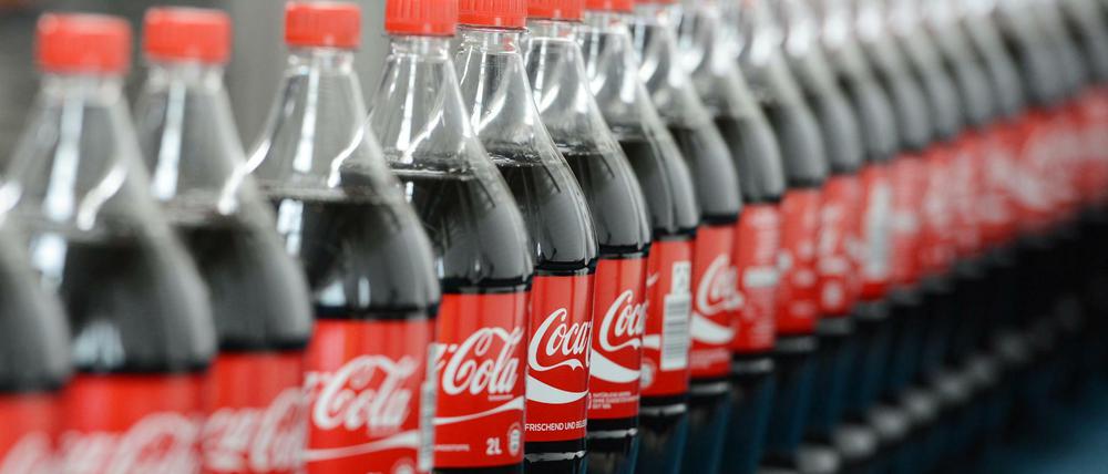 Der Koffein-Gehalt in diesen Flaschen reicht Coca-Cola wohl nicht aus.