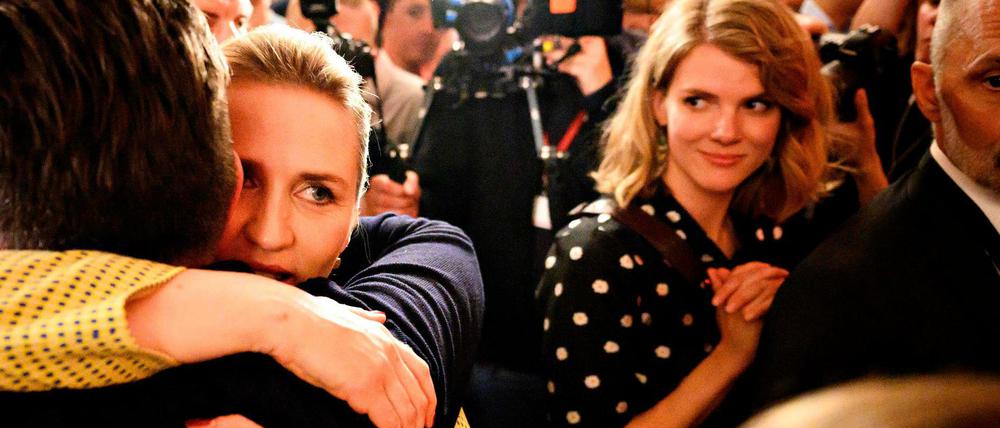 Sozialdemokraten, die jubeln - es gibt sie noch in Europa: Mette Frederiksen (Zweite von links), Vorsitzende der dänischen Sozialdemokraten und voraussichtlich nächste Ministerpräsidentin.