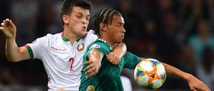 Harte Deckung. Leroy Sané und die deutsche Nationalmannschaft bekamen von den Weißrussen wenig Platz.