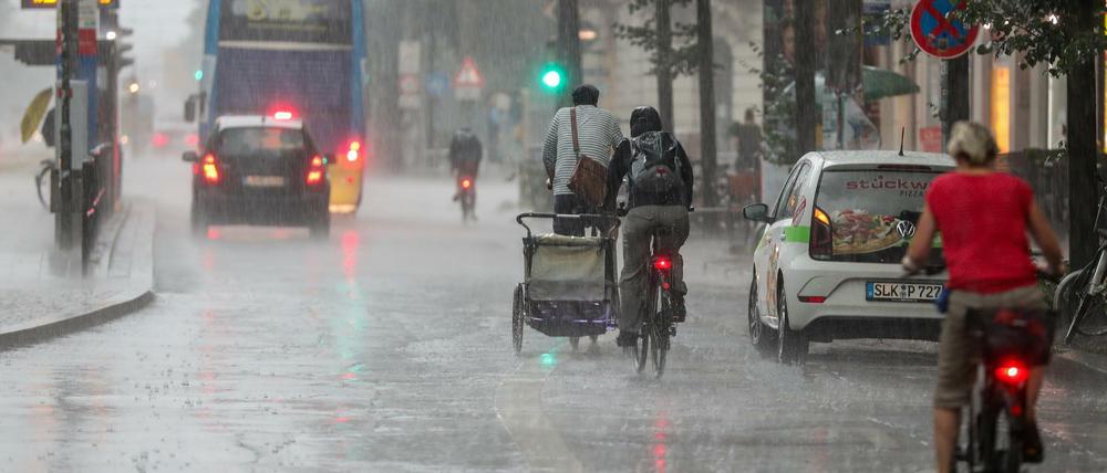 Unwetter: Der Sommer beginnt mit Gewitter und Starkregen. 
