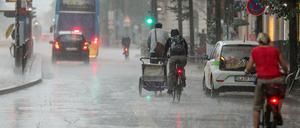 Unwetter: Der Sommer beginnt mit Gewitter und Starkregen.
