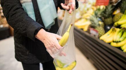 Künftig nicht mehr kostenlos: Der Discounter Aldi verlangt ab diesem Sommer einen Cent pro Plastiktüte.