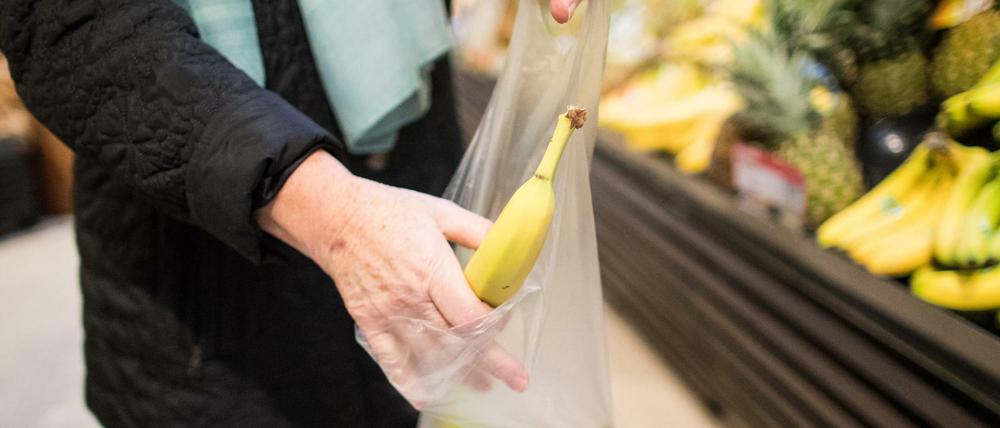 Künftig nicht mehr kostenlos: Der Discounter Aldi verlangt ab diesem Sommer einen Cent pro Plastiktüte.
