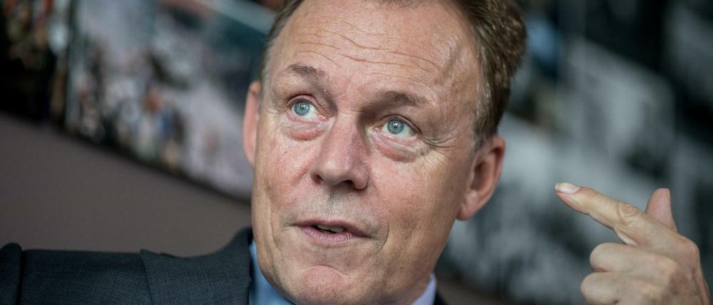 "Notfalls mit aller Härte" sollen Regeln in der Migrationspolitik durchgesetzt werden, fordert Bundestagsvizepräsident Thomas Oppermann (SPD).
