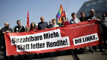 Demonstranten der Partei Die Linke.