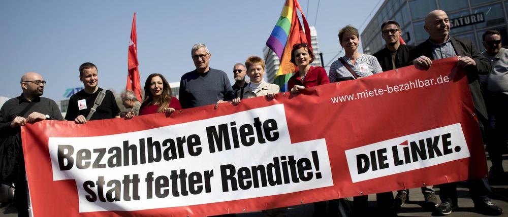 Demonstranten der Partei Die Linke.
