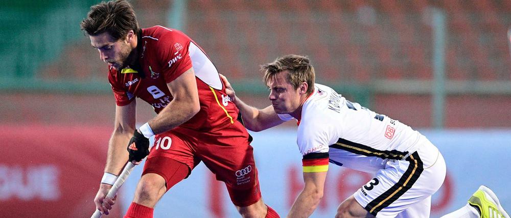 Hinten dran. Für Kapitän Mats Grambusch (rechts) und die deutschen Hockey-Männer war gegen Belgien nichts zu holen. 