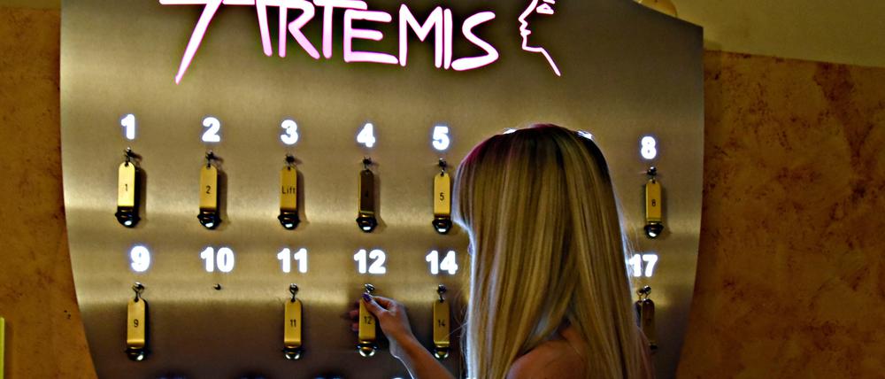 Eine Sexarbeiterin im Berliner Club Artemis.