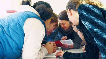 Spaß am Unterrichten. Eine Lehrerin begibt sich mit ihren Schülern auf Entdeckungsreise. 